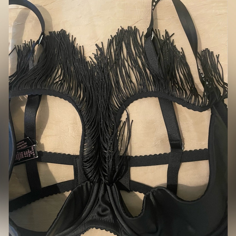 Victoria's Secret Black Fringe Bra - Picture 11 of 12
